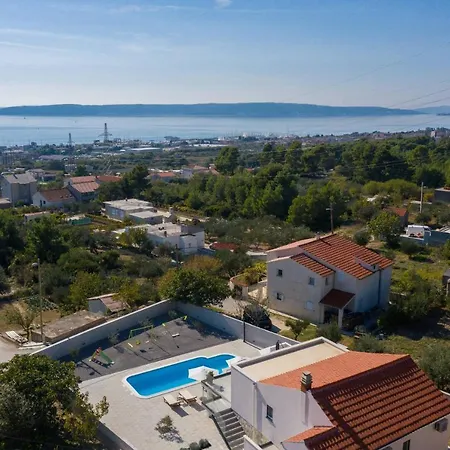 Petra Divine With Heated Pool 빌라 Kaštela