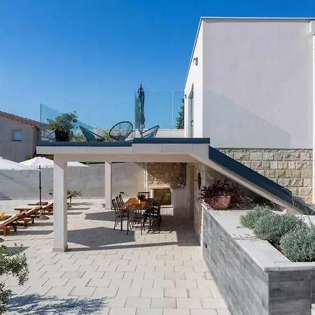 Petra Divine With Heated Pool *