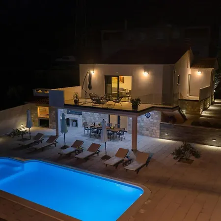Petra Divine With Heated Pool 빌라 Kaštela