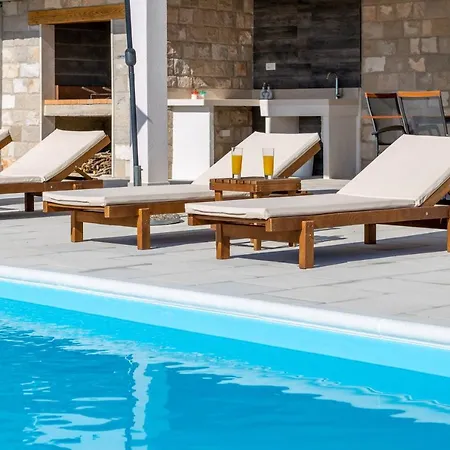 Petra Divine With Heated Pool 빌라