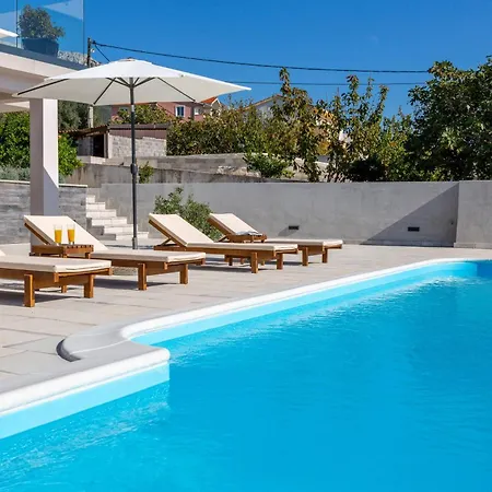 Petra Divine With Heated Pool 빌라 *