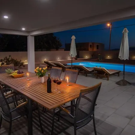 Petra Divine With Heated Pool 빌라