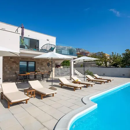 Villa Petra Divine With Heated Pool Kaštela