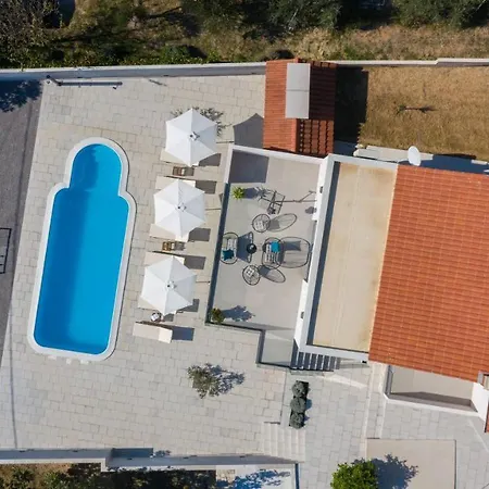 Villa Petra Divine With Heated Pool Kaštela